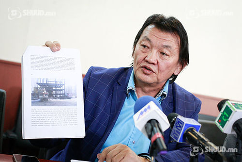 Прокурорын тогтоолоор хориглосон ч Богд уулыг ухсаар байна